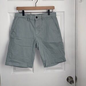 Gap 9.5” chino short size 30